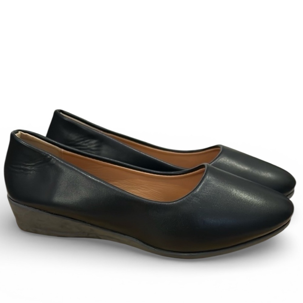 Love Brand Womens Black SlipOn Loafers  Size 43